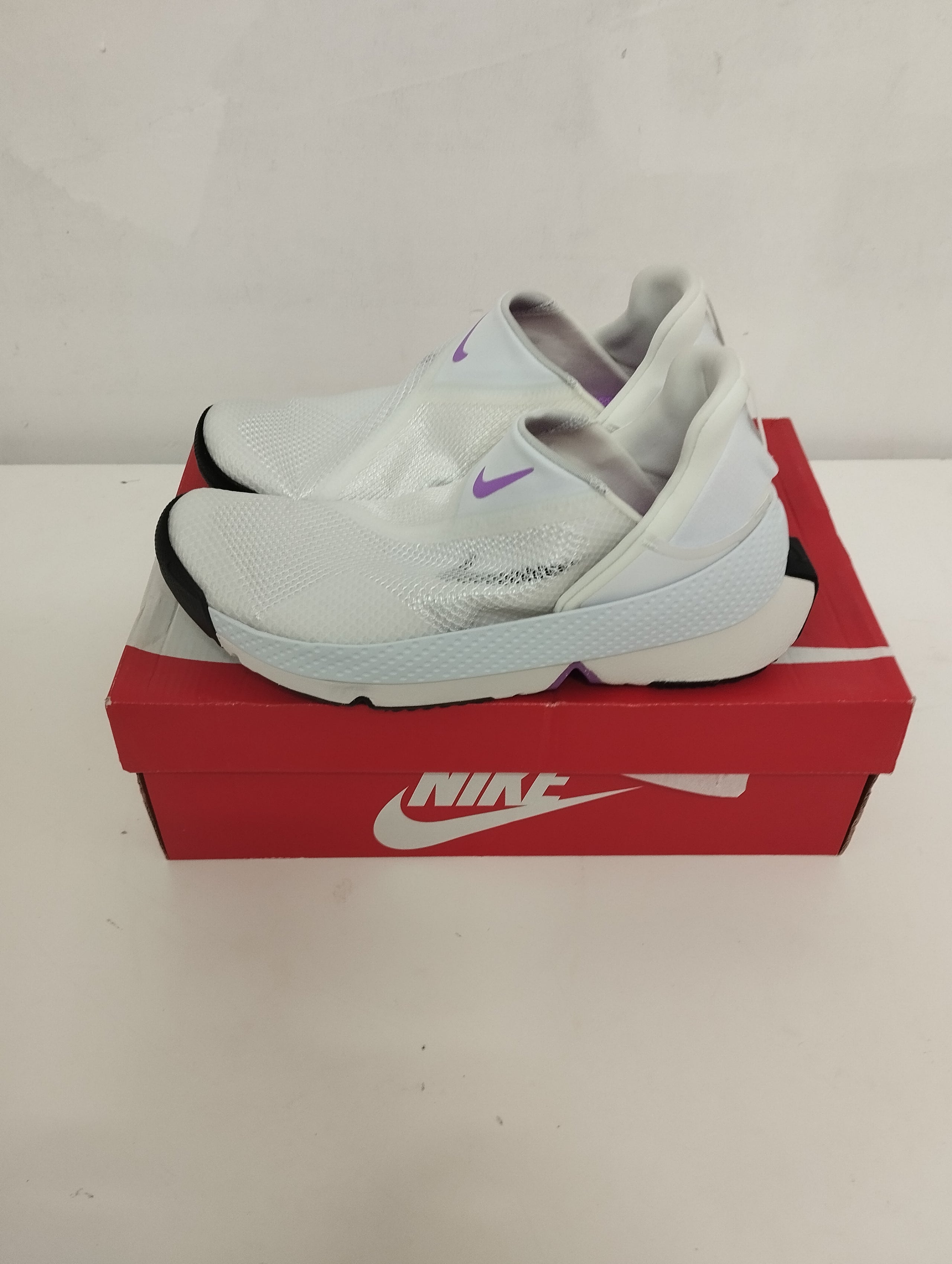 New Women's Nike Go Flyease Sneakers - White, Size 40