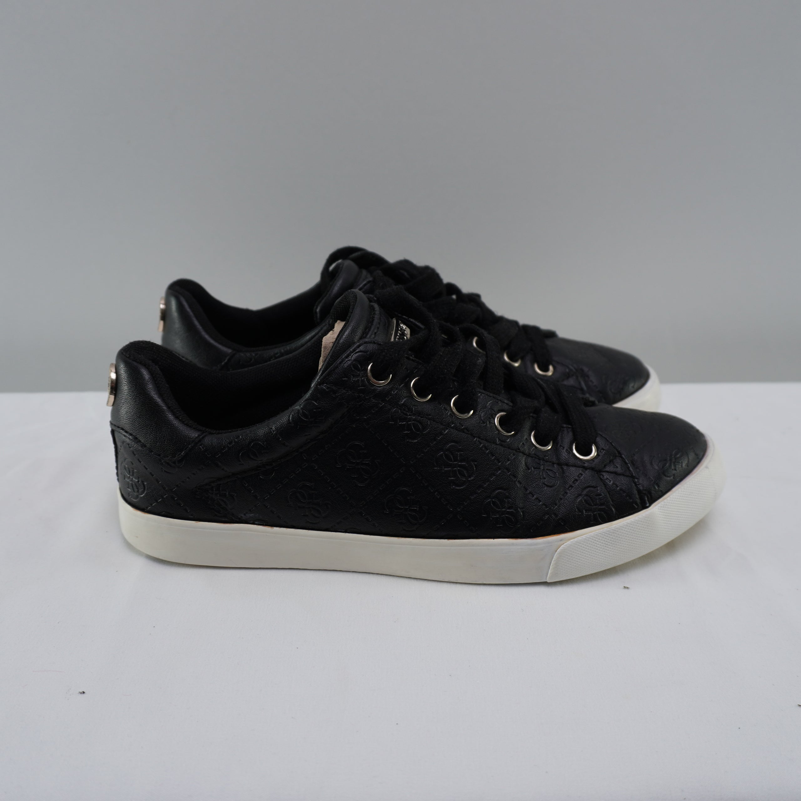 Zapatillas Guess para Mujer Usadas - Negro, Talla 38