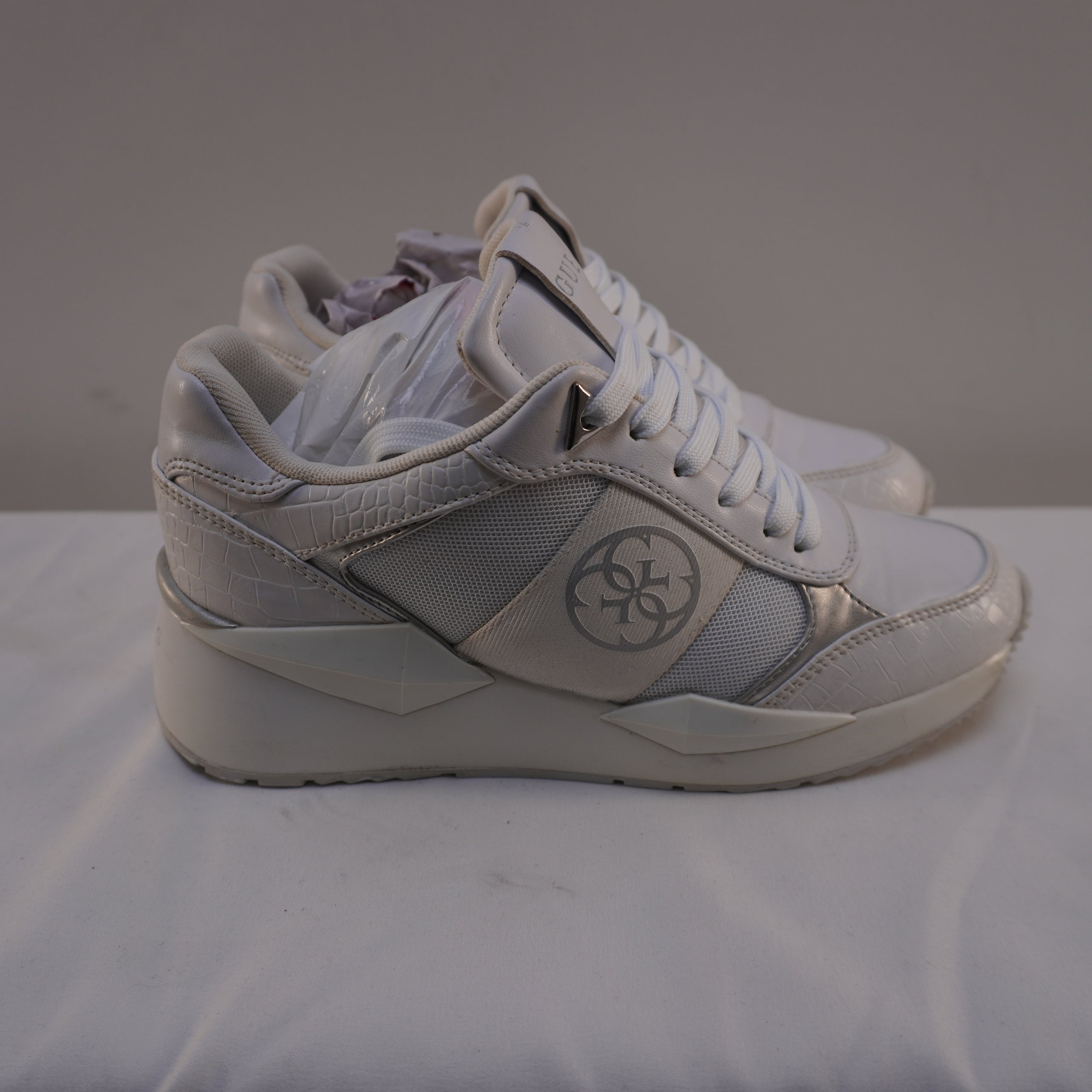 Zapatillas Guess para Mujer Nuevas - Blancas, Talla 38