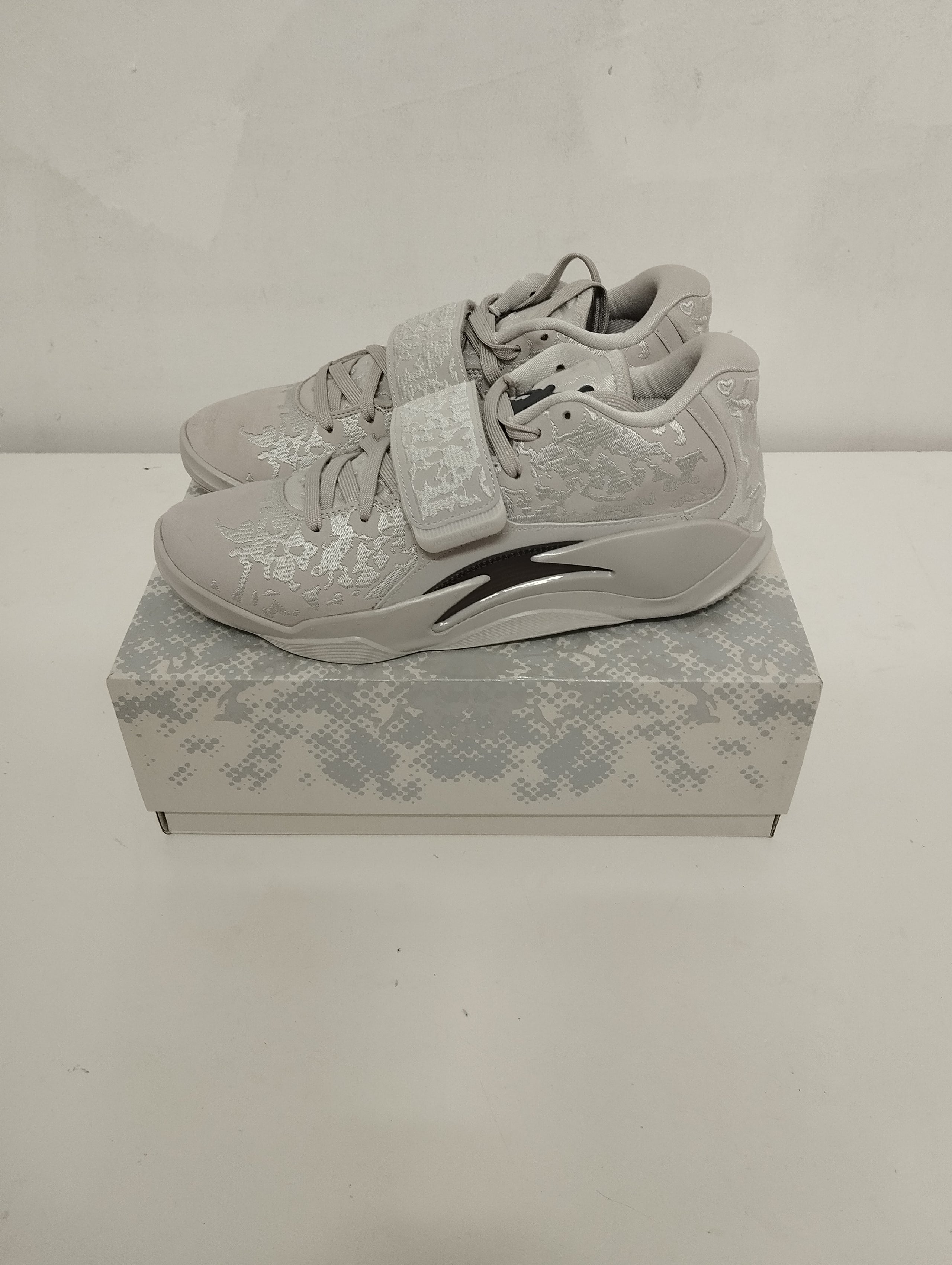 New Men's Nike Zion Sneakers - Beige, Size 42