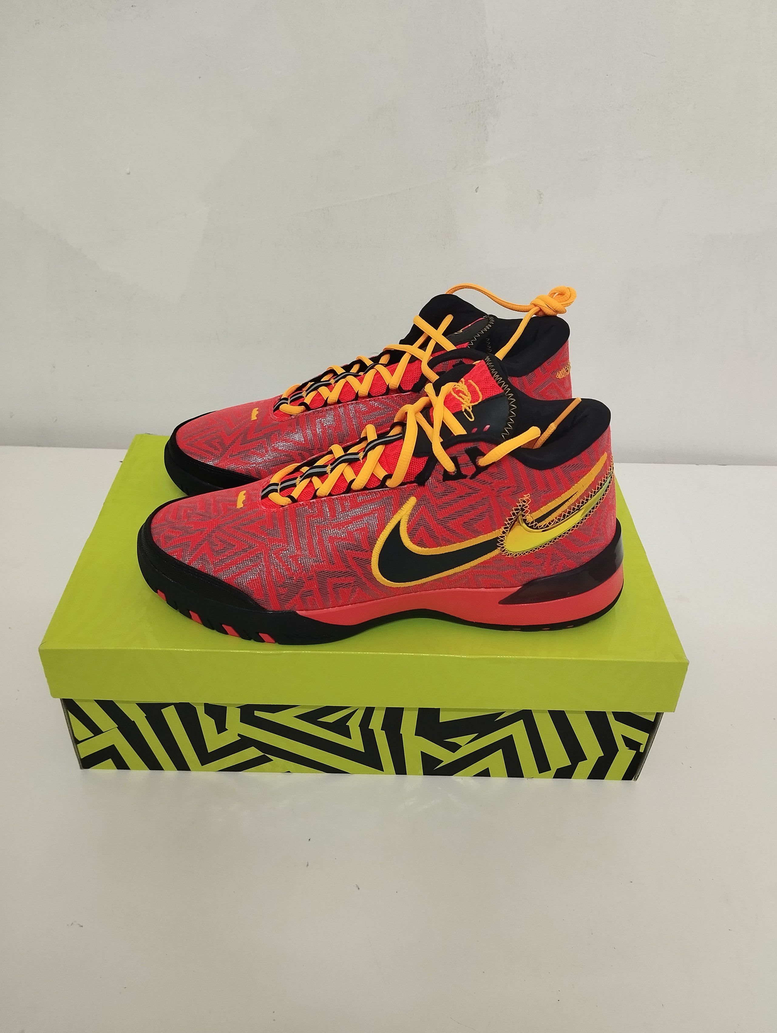 New Men's Nike Lebron NXXT Genius Amethyst Sneakers - Coral, Size 44