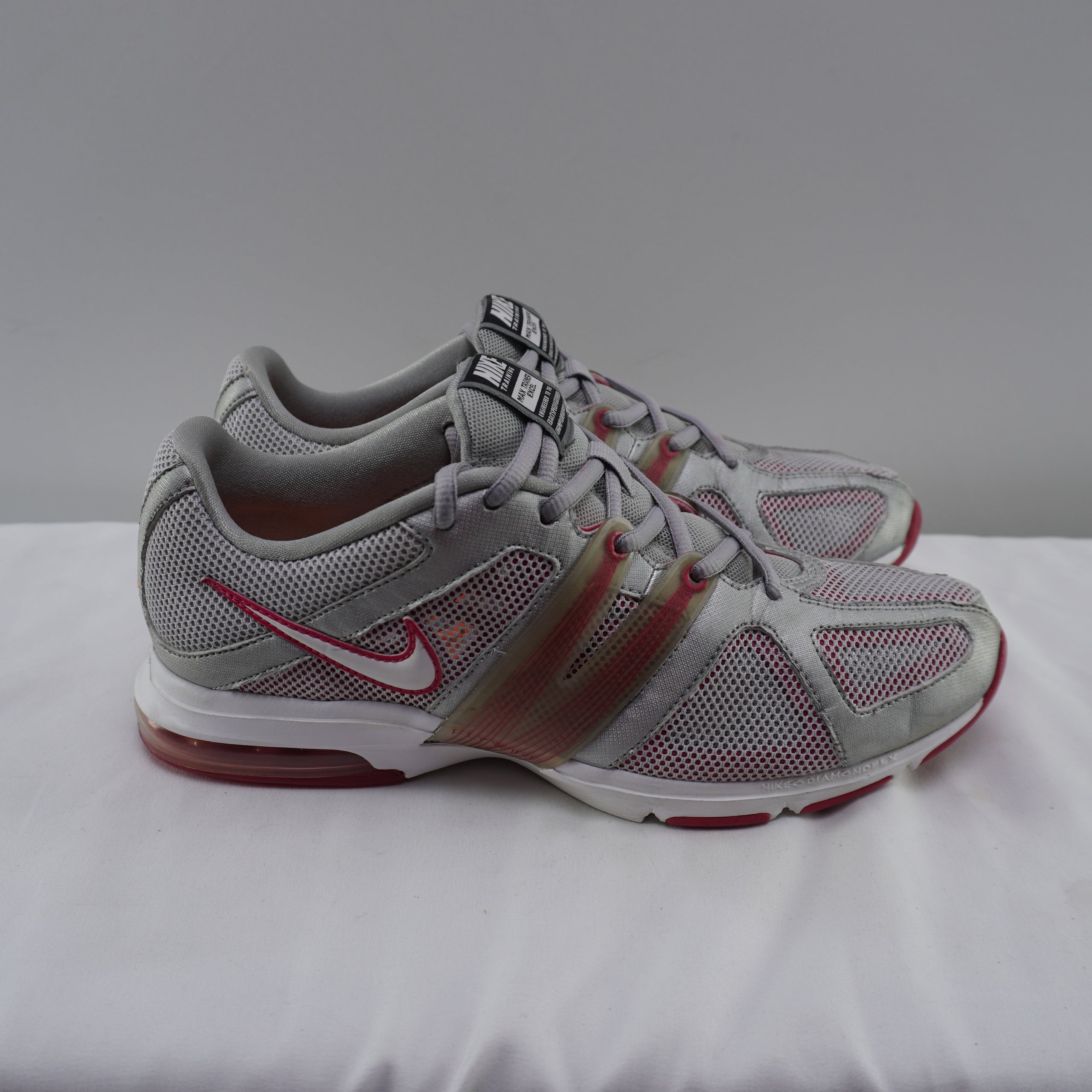 Zapatillas Nike para Mujer - Gris, Talla 41, Usadas en Muy Buen Estado