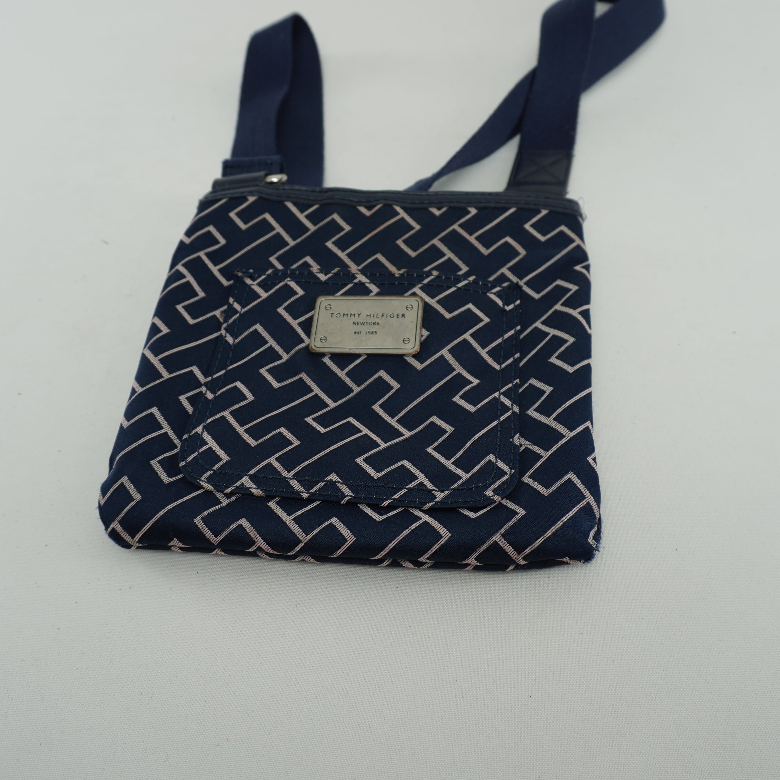 Pre-owned Women's Tommy Hilfiger Handbag - Blue, Medium