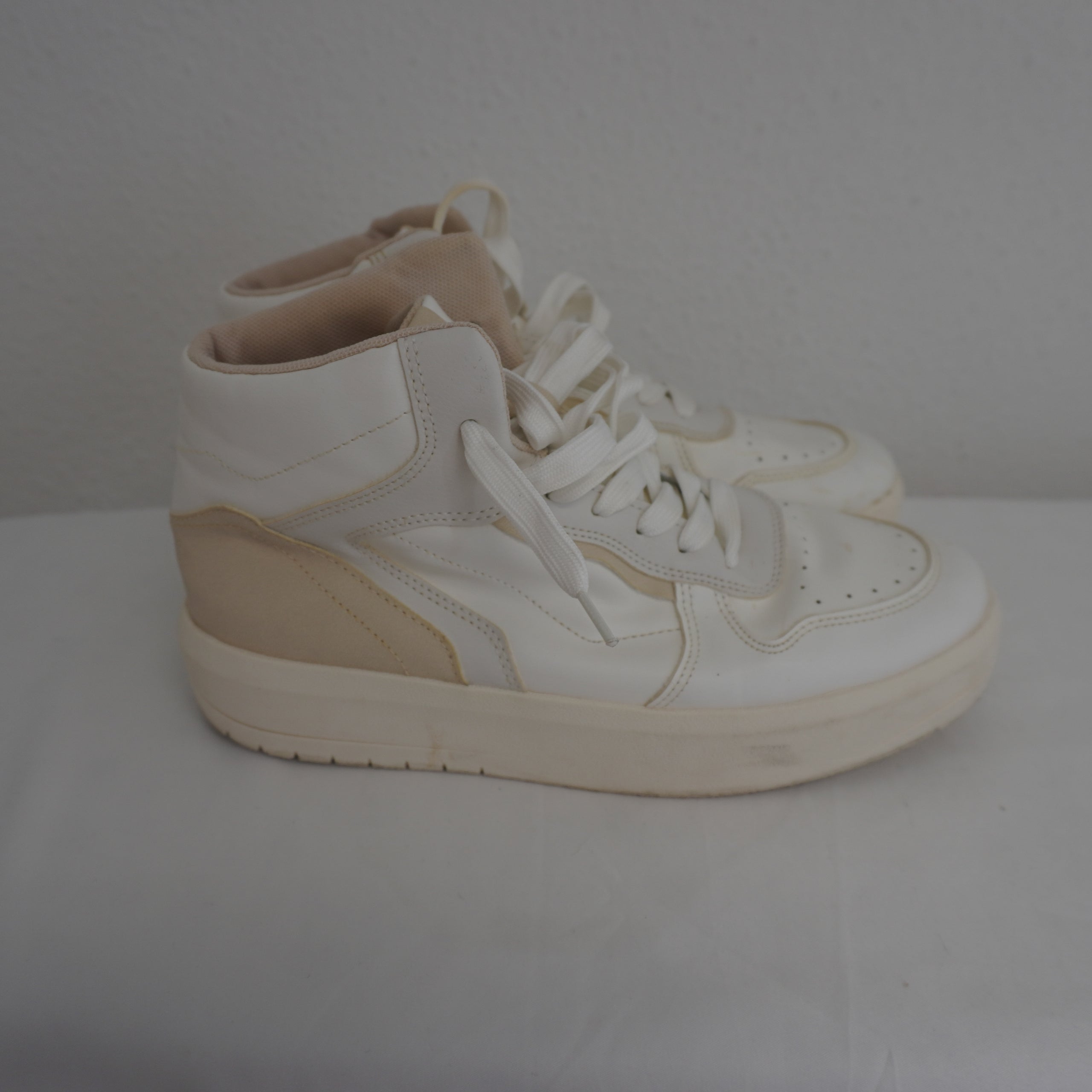 Pre-Owned Women's NCY Shoes - White, Size 38