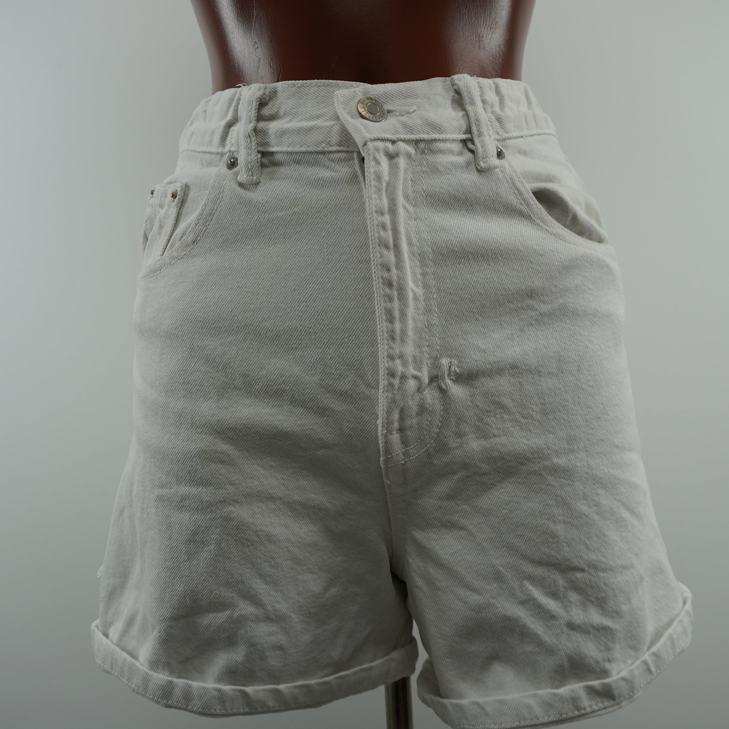 Pre-Owned Women's Pull & Bear Shorts - White, XS