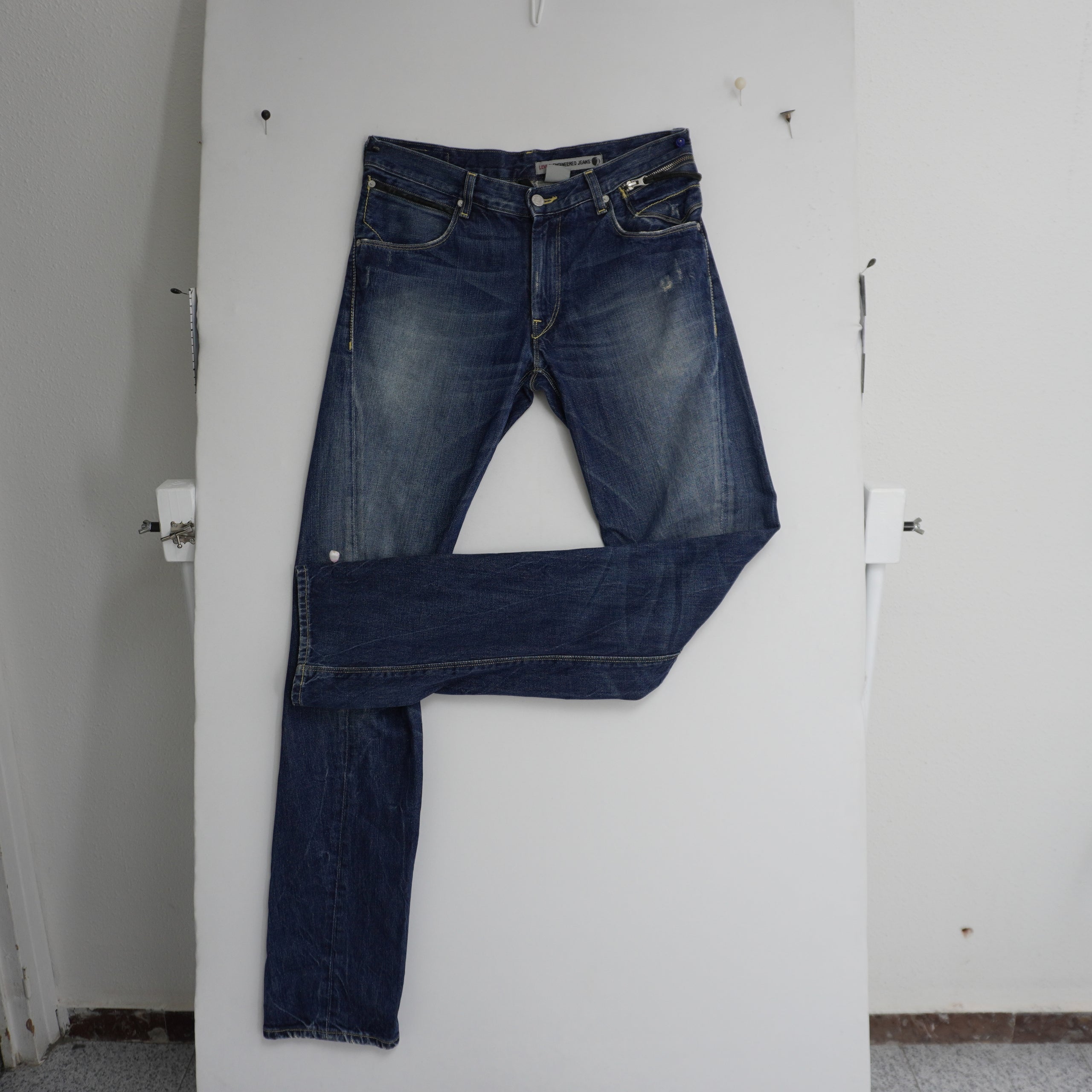 Men's Levis Jeans - Blue, M, Very Good Condition