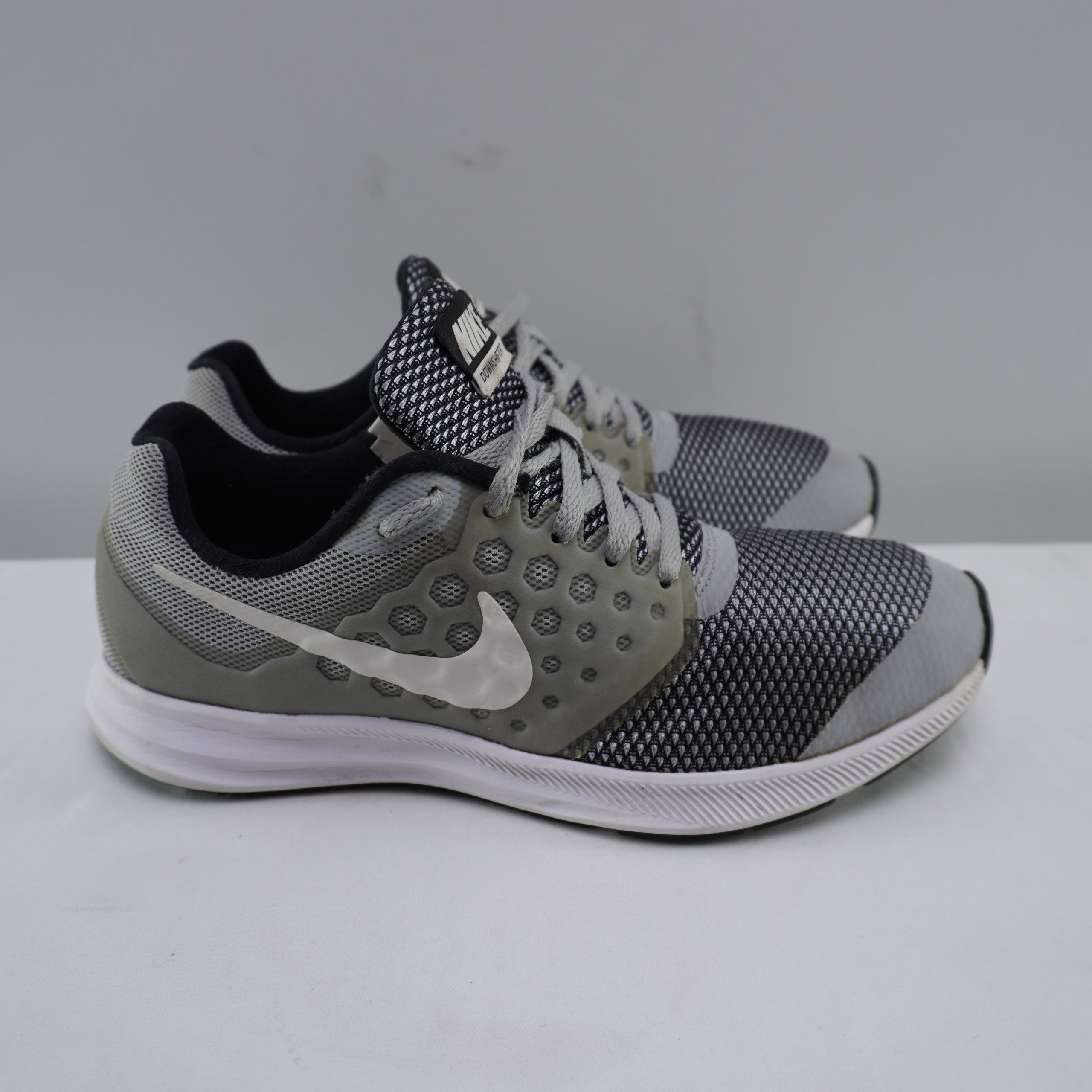 Zapatillas Nike para Mujer Usadas - Gris, Talla 38.5