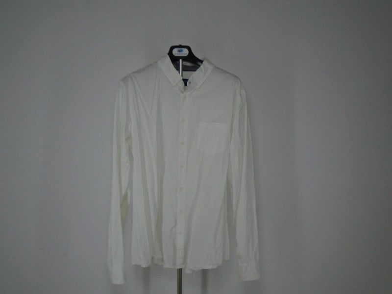 Men's Shirt Pull & Bear. Color: White. Size: XL. Condition: Used.(Very good condition)