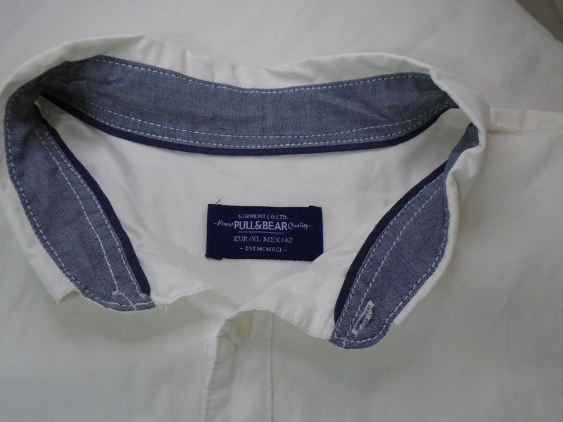 Men's Shirt Pull & Bear. Color: White. Size: XL. Condition: Used.(Very good condition)