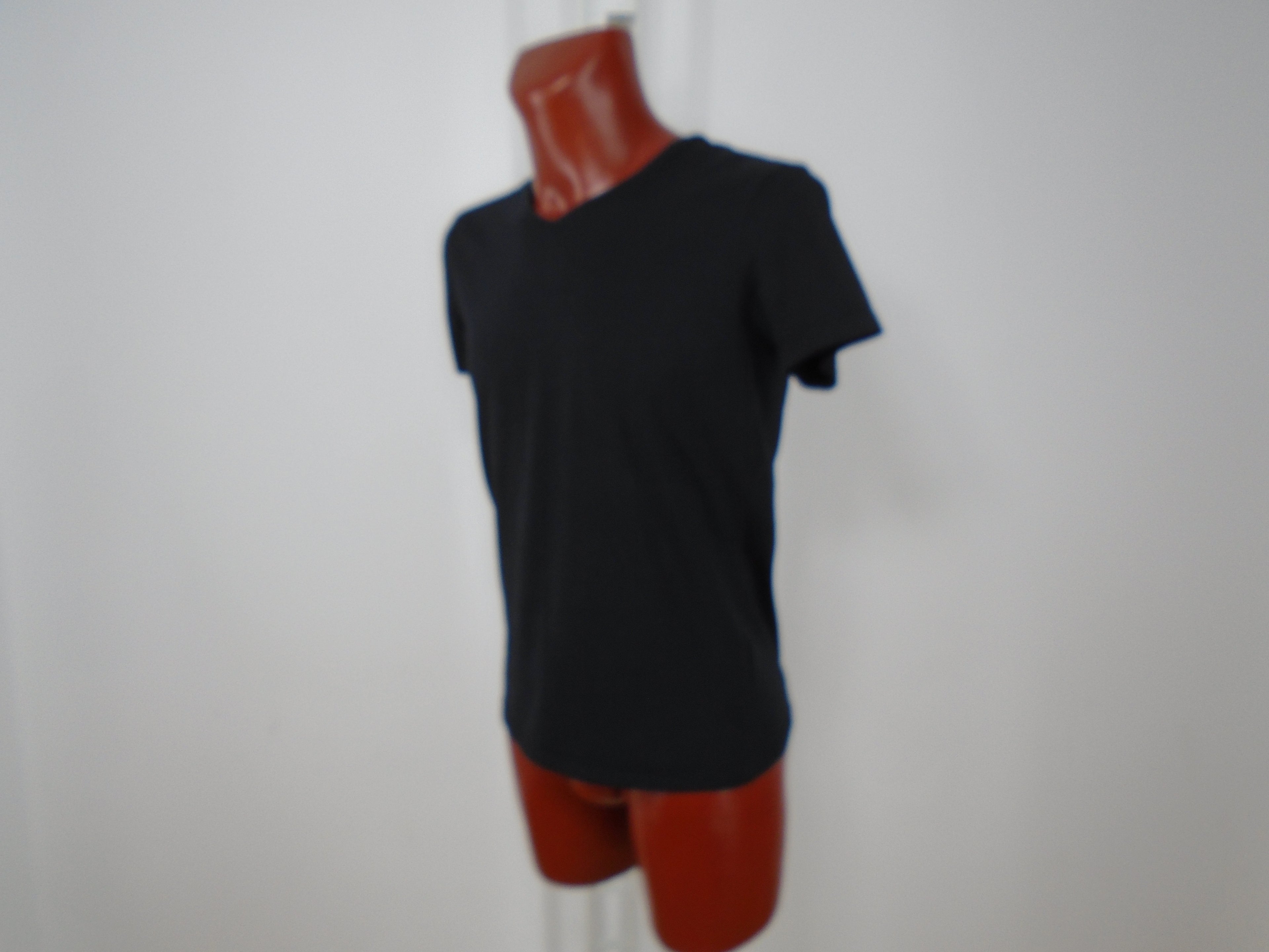 T-shirt homme Jack & Jones. La couleur noire. Taille L.