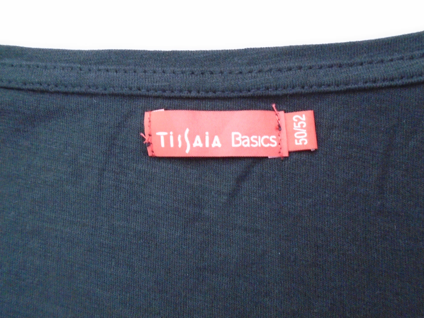 T-shirt homme Tissaia. La couleur noire. Taille : L. État : Occasion.(Très bonne condition). | 11920775