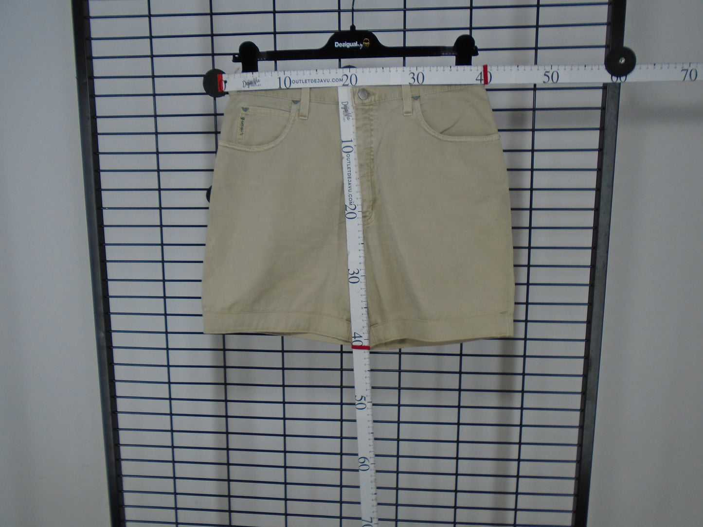 Pantaloncini da uomo Armani. Colore: beige. Taglia: S. Condizione: Usato.(Condizioni molto buone). | 13524908