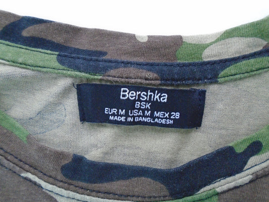 Camiseta Mujer Bershka. Multicolor. M.Usado. Buen estado