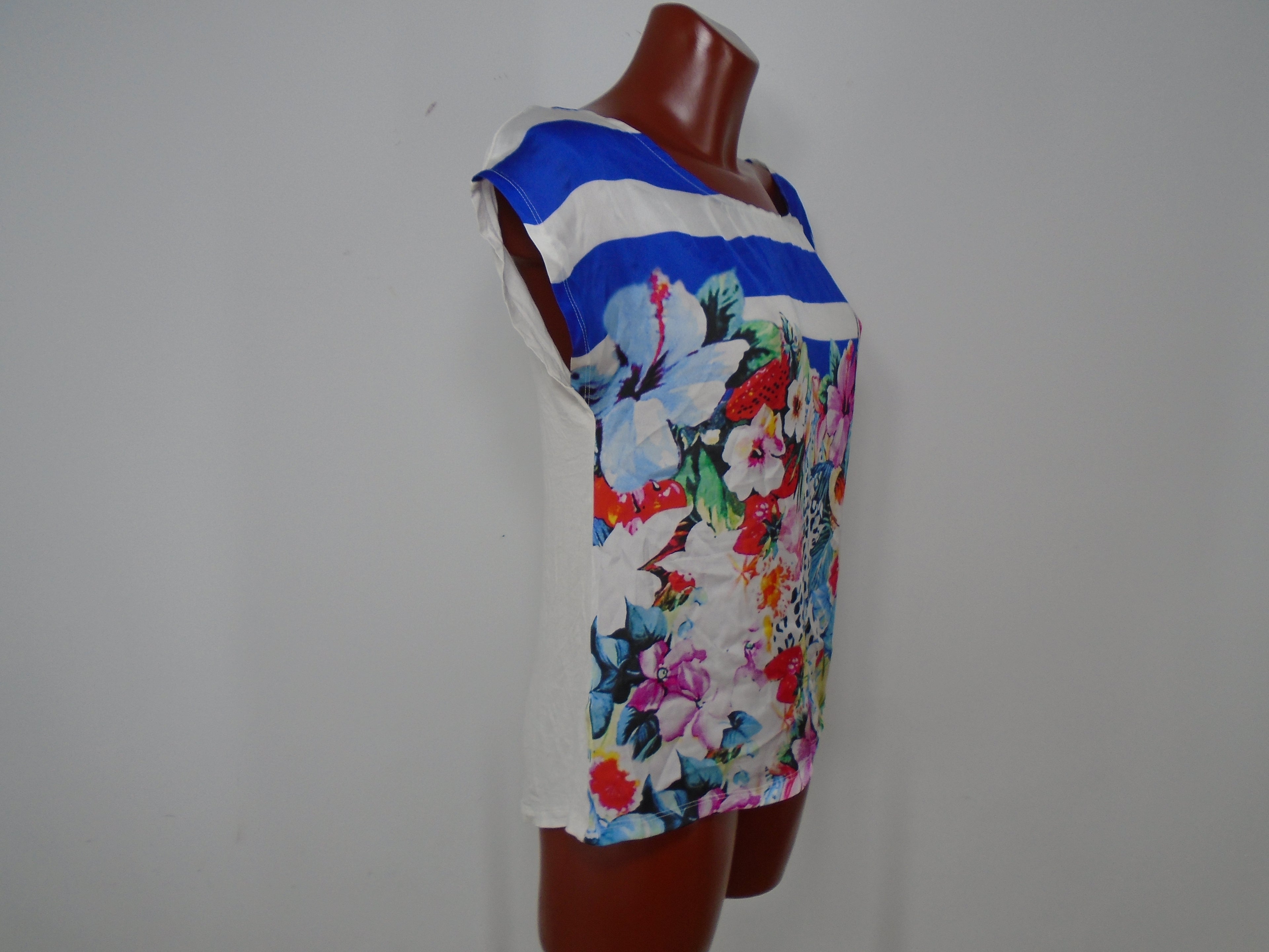 Camiseta Mujer Blanco. Multicolor. S. Usado. Buen estado