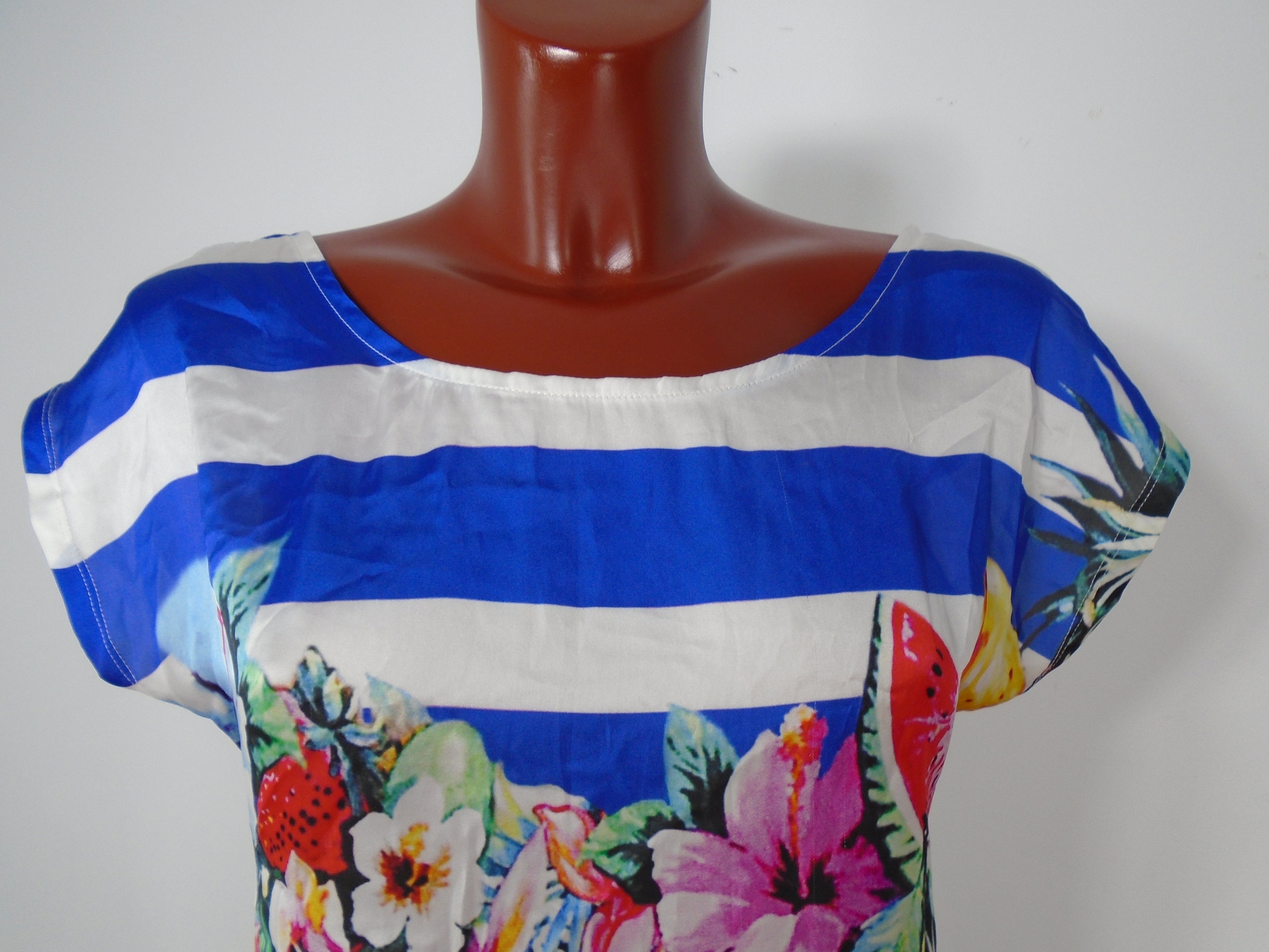 Camiseta Mujer Blanco. Multicolor. S. Usado. Buen estado