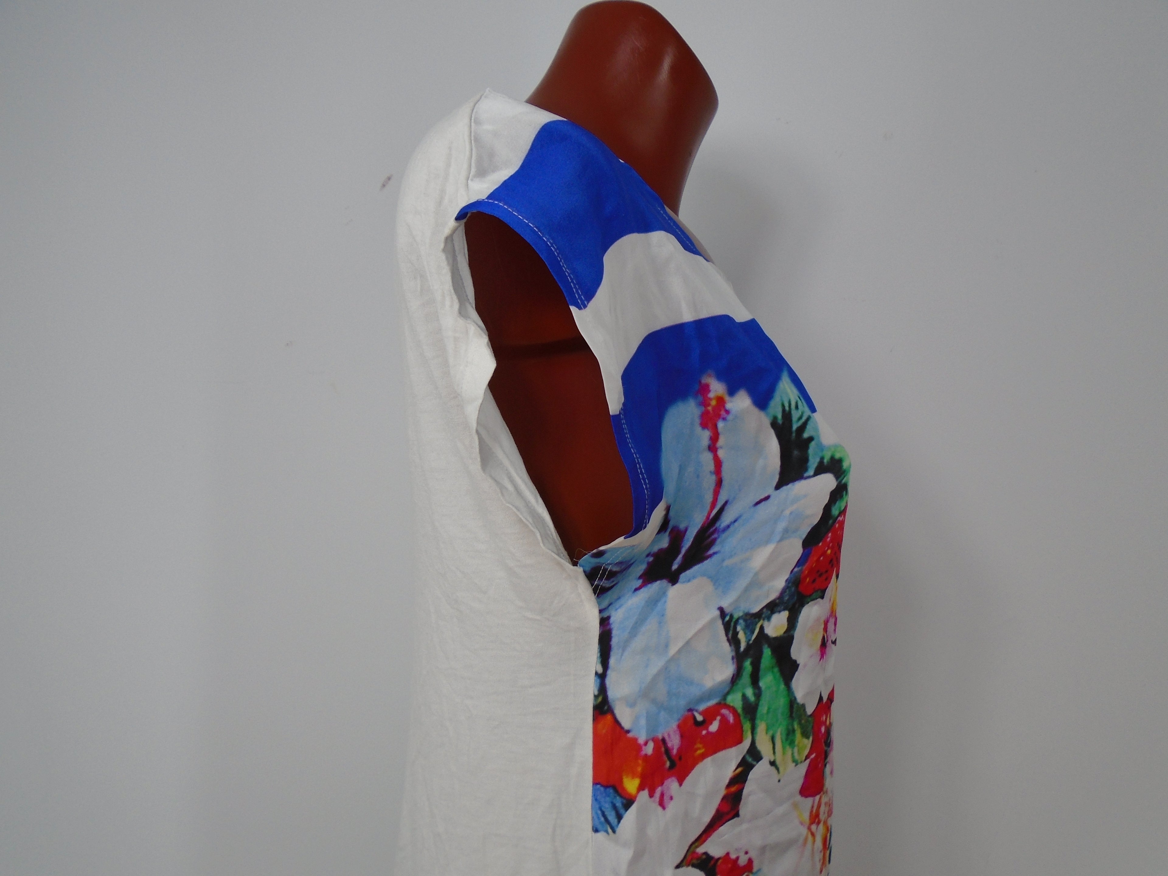 Camiseta Mujer Blanco. Multicolor. S. Usado. Buen estado