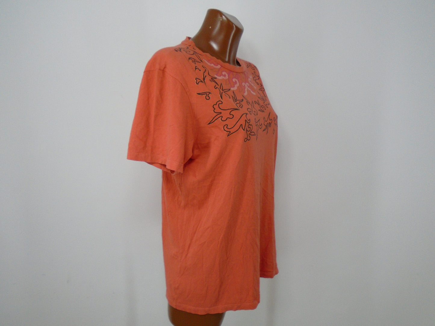 Camiseta Hombre Versace Jeans Vintage. Color naranja. Talla: M. Estado: Usado. (Buen estado). |