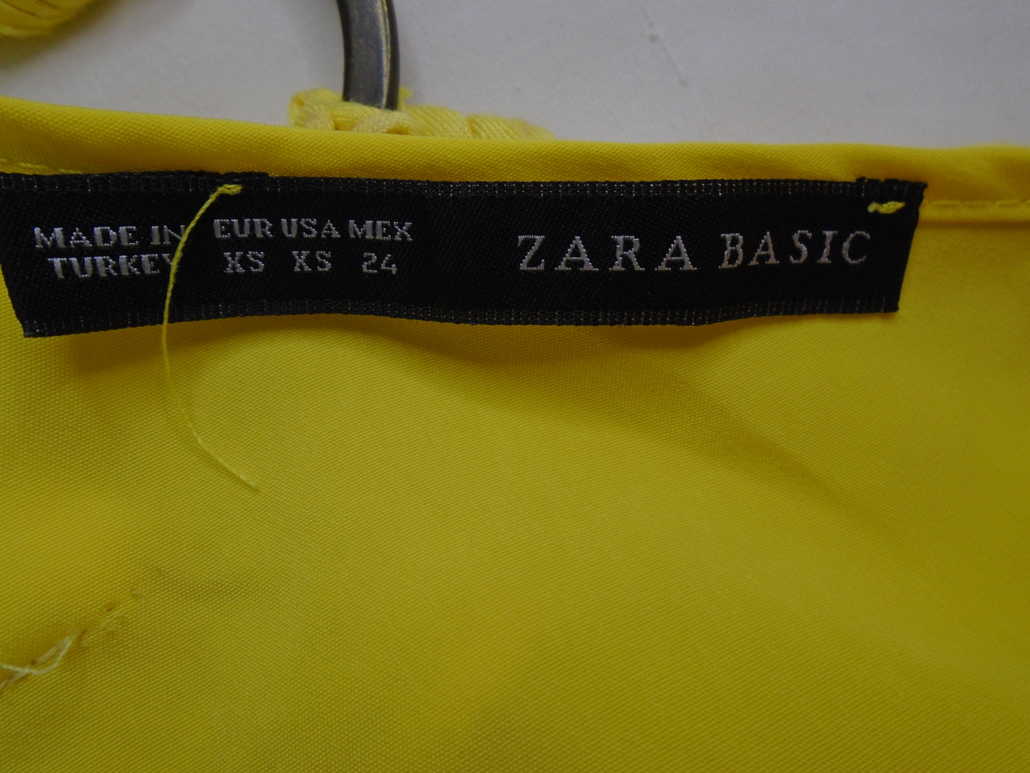 Camiseta Interior Mujer Zara. Amarillo. XS. Usó. Muy buena condicion