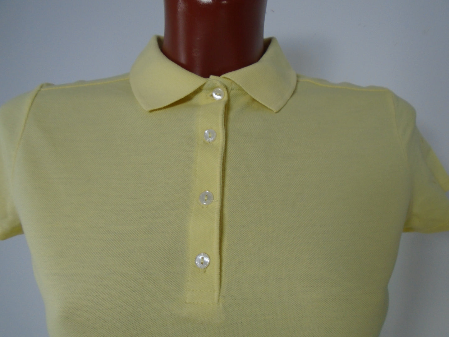 Camiseta Mujer Decathlon. Amarillo. XS. nuevo sin etiquetas