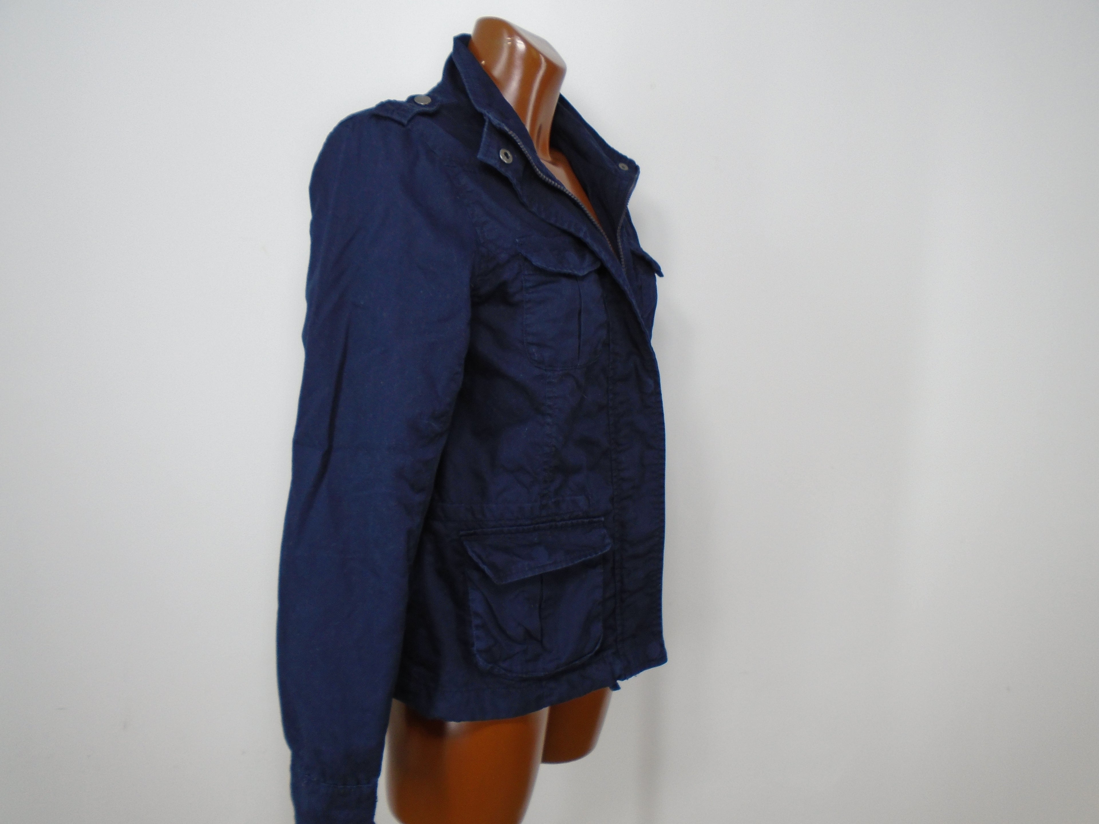 Cortavientos Mujer Vero Moda. Color: azul oscuro. Talla M.