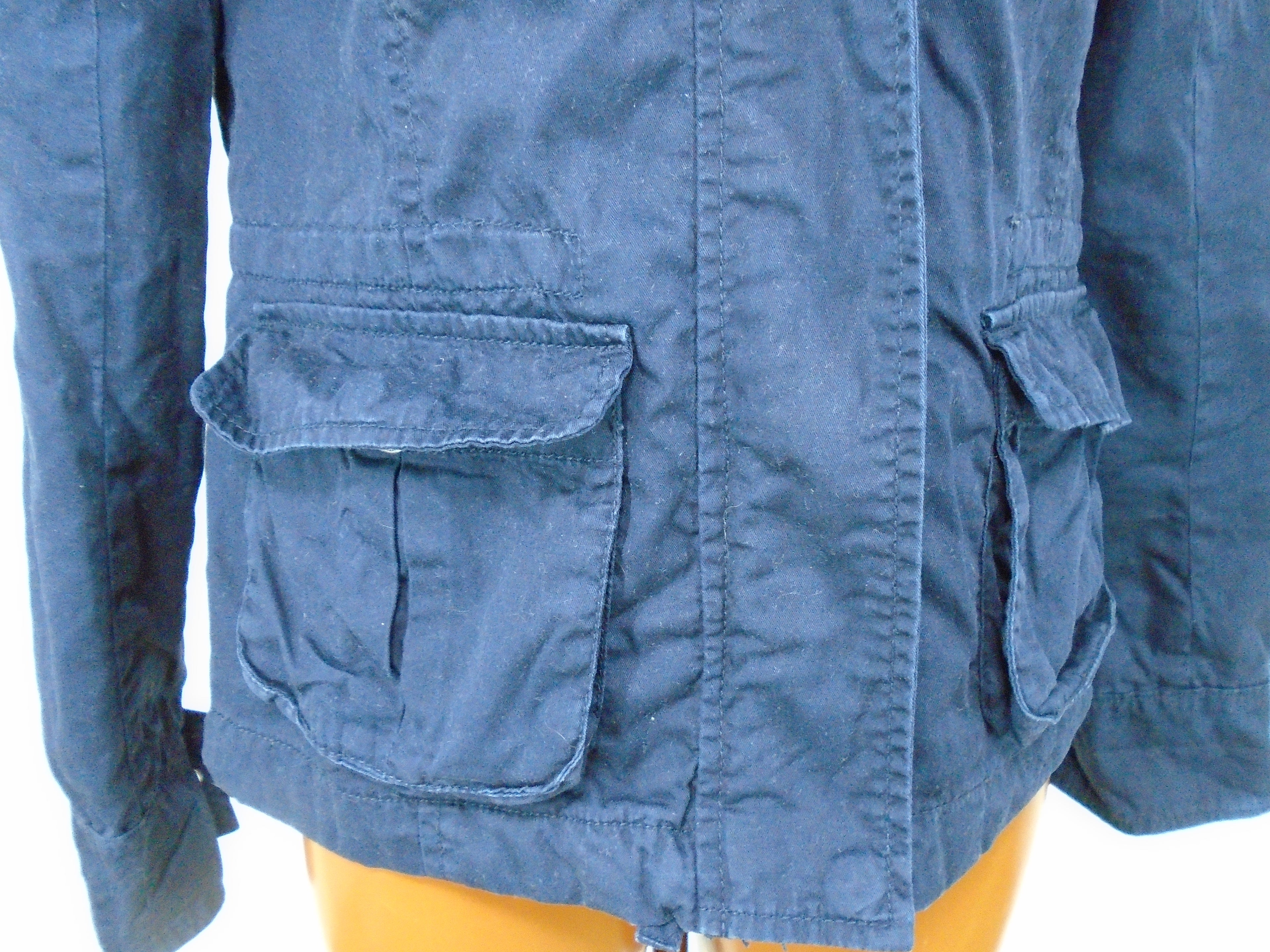 Cortavientos Mujer Vero Moda. Color: azul oscuro. Talla M.