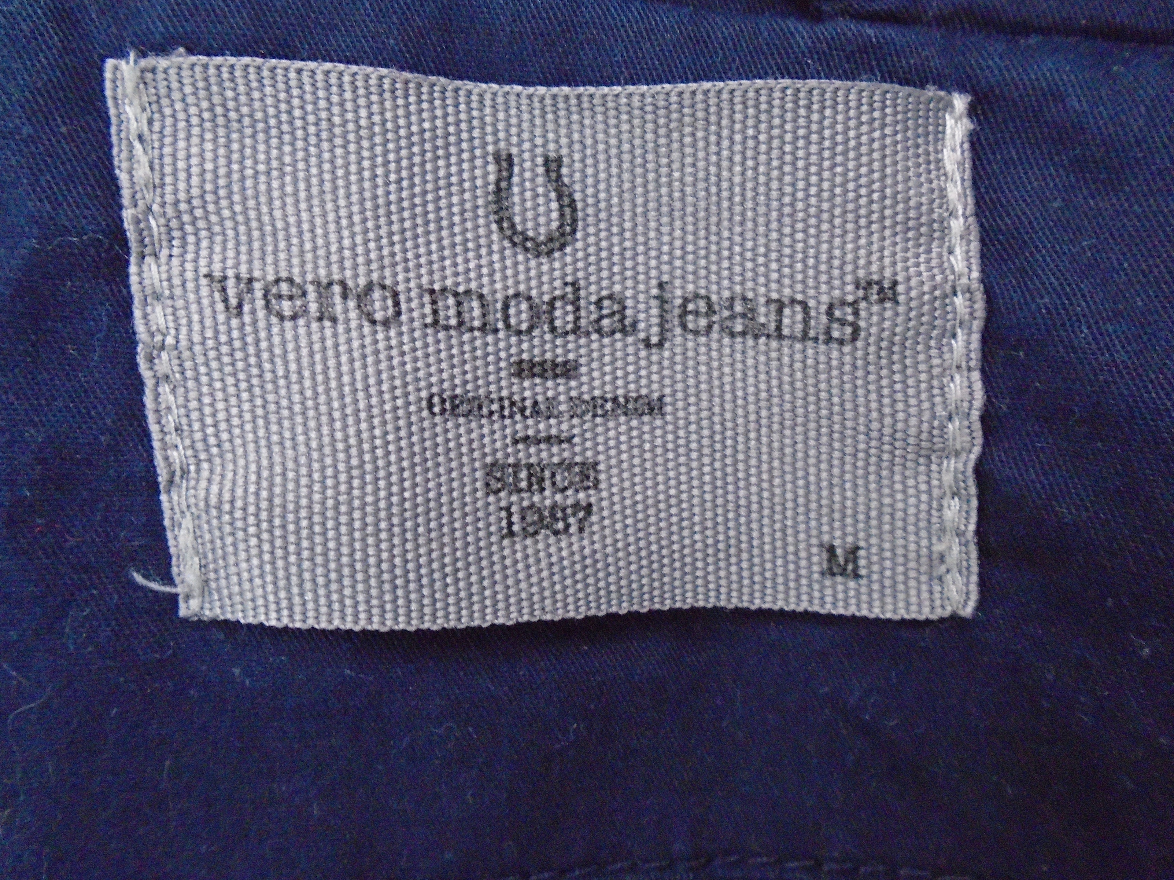 Cortavientos Mujer Vero Moda. Color: azul oscuro. Talla M.