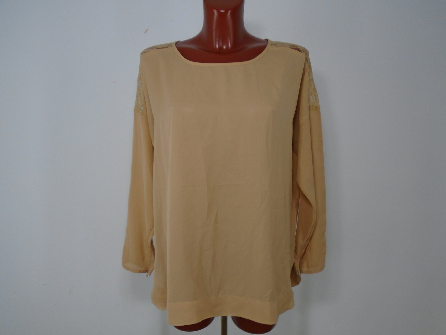 Women's Blouse Urban Outfitters. Beige. XL. Used. Very good condition